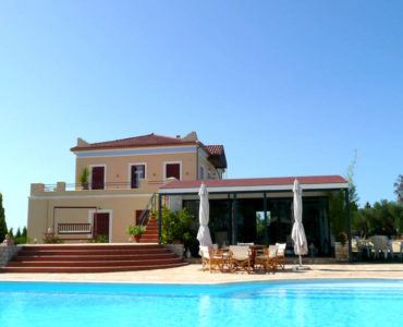 house 4 2012 370x300 - Amaliada, Peloponesse’de 500 m2 villa + üzüm bağı